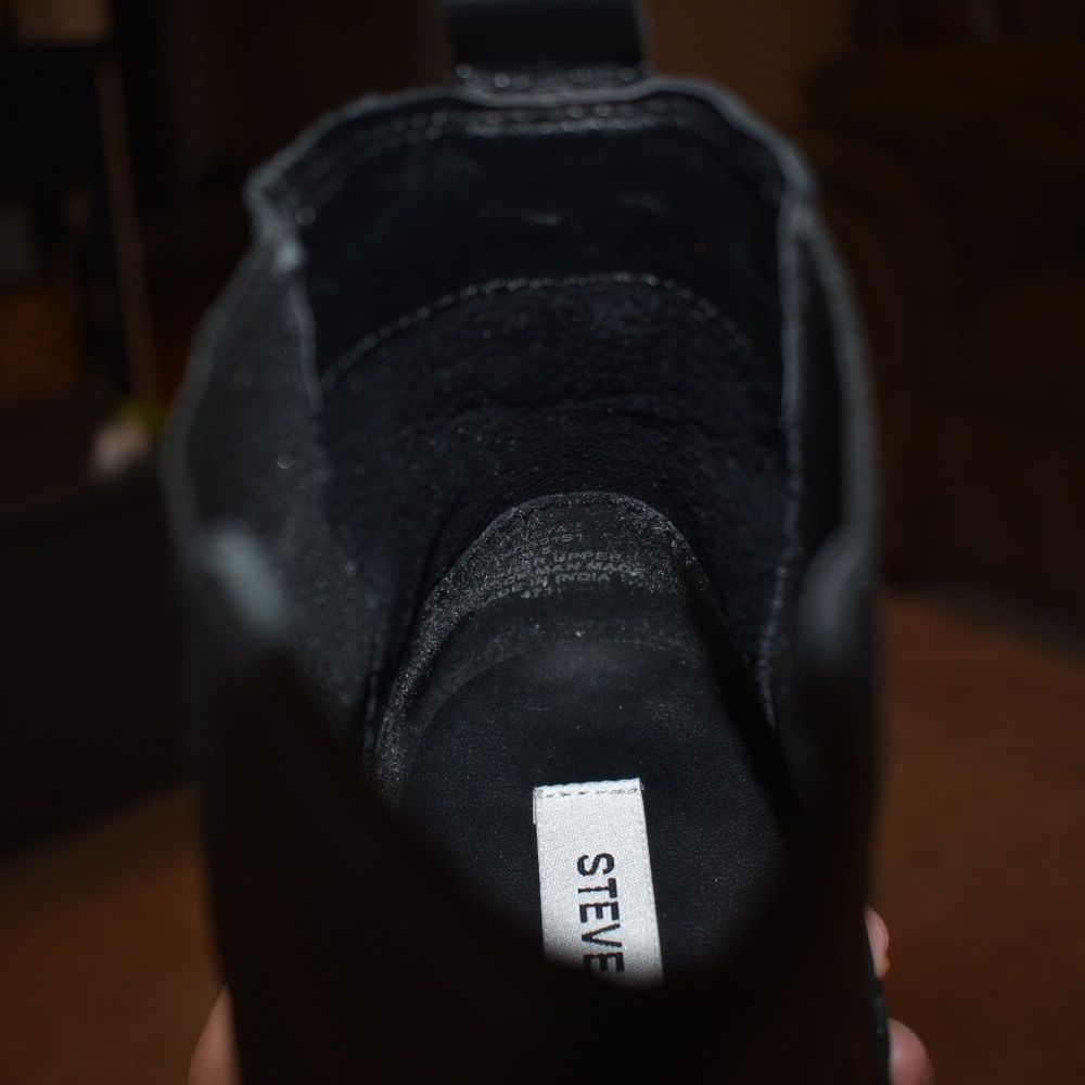 Steve Madden Indya Black Leather Bootie - Picture 4 of 8